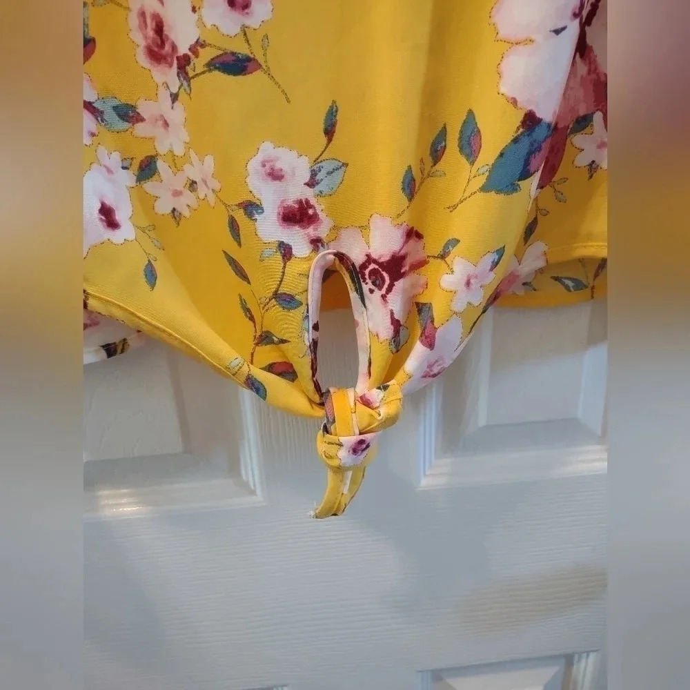Laine Street yellow floral dolman sleeve top, size Large.  Boho, tropical fun - Picture 4 of 6